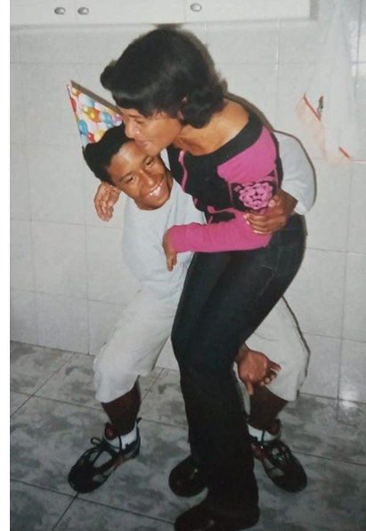 dos santos and his mother
