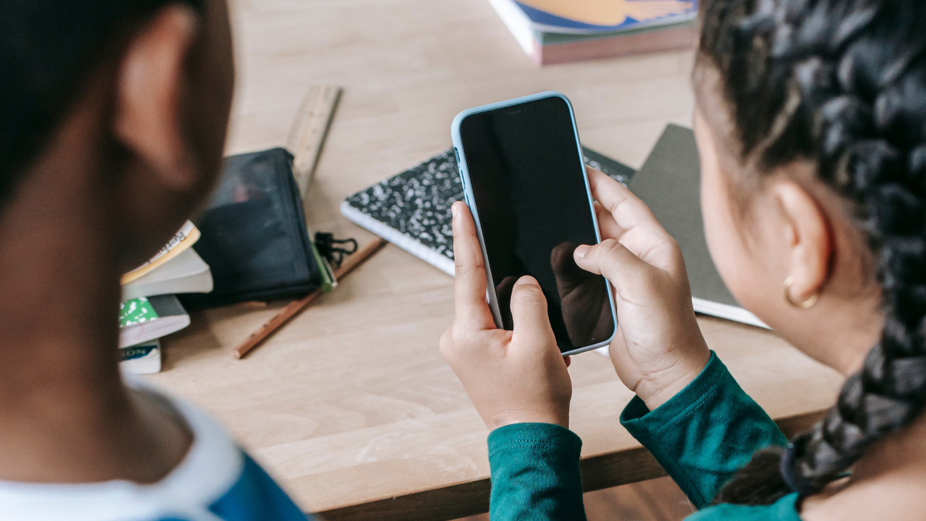 school kids with smartphone